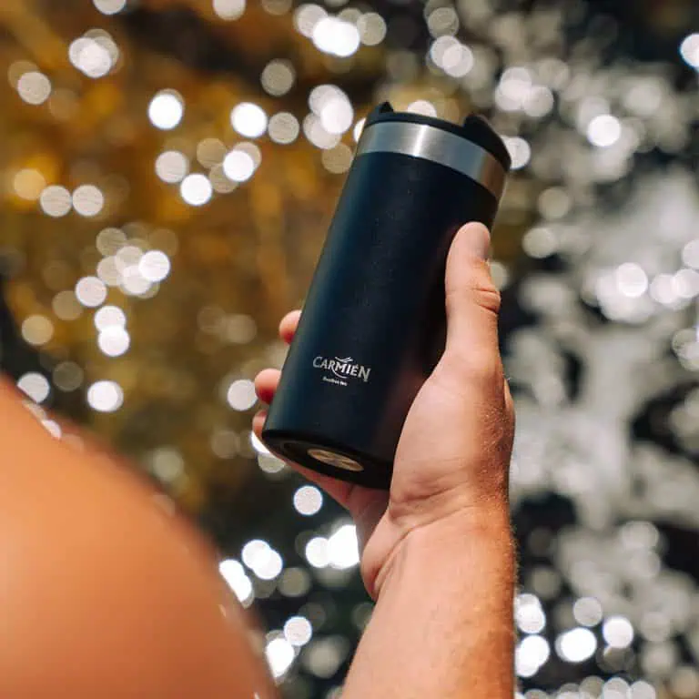 Elegant black Carmién travel mug for hot beverages.